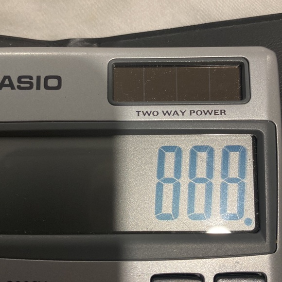 CASIO SMALL CALCULATOR WITH PLASTIC CASE - Picture 7 of 9